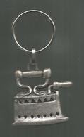 Porte Clefs , Clés , FER A REPASSER , 2 Scans , Frais 2.75 E - Key-rings