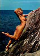 Ile Du Levant Hyères * Nu Curiosa Naturisme Naturiste * Femme Nue Seins Nus - Hyeres