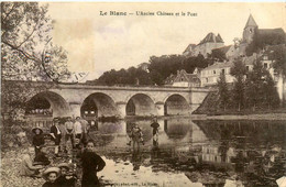 Le Blanc * Vue Sur L'ancien Château Et Le Pont * Groupe D'enfants - Le Blanc