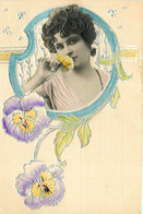 Jugendstil Art Nouveau * CPA Illustrateur Gauffrée Embossed * Femme Et Fleurs * Argenture - Autres & Non Classés