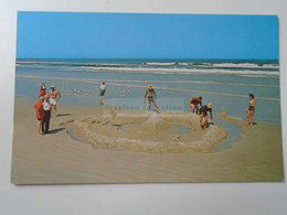 D185989   USA -  Florida Daytona Beach  Building Sand Castles - Daytona