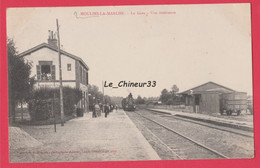 61 - MOULINS LA MARCHE---La Gare--Vue Interieure---train--animé - Moulins La Marche