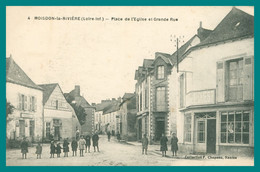 MOISDON LA RIVIERE - Place De L'église Et Grande Rue - La Chatelaine - Animée - Collection CHAPEAU - Moisdon La Riviere