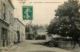 Pouzauges * La Place Des Marronniers * Pharmacie De 1ère Classe - Pouzauges