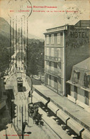 Lourdes * Le Boulevard De La Grotte Et La Basilique * Tramway Tram Attelage Diligence - Lourdes