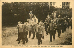 Plougastel Daoulas * La Procession * Les Petits Gars Du Pays Portant L'enfant Jésus * Défilé Fête Religieuse - Plougastel-Daoulas