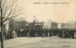 SEINE ET MARNE  NOISIEL  Heure De La Rentrée A L'usine Menier - Noisiel