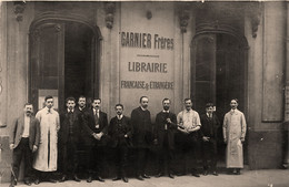 Paris 7ème * Carte Photo * Devanture De La Librairie GARNIER Frères 6 Rue Des Saints Pères * Le Personnel De La Maison - Paris (07)