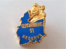 PINS Gendarmerie Réserve  91 Essonne / Base Dorée / Signé MB Pin's / 33NAT - Militaria