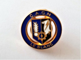 PINS GENDARMERIE C.A.G.N  LE BLANC 36 INDRE / Base Dorée / Signé Pichard / 33NAT - Militaria