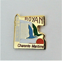 Pin's Ville Royan Logo Département Charentes Maritimes - Cities
