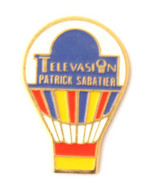 Pin's TELEVASION - PATRICK SABATIER - Montgolfière - Pin's Up - K658 - Médias