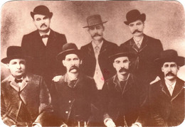 CPM 11x16,3 Cm Etats-Unis - Lawmen & Gunfighters At Dodge City (Wyatt Earp, Masterson...) TBE Old West Collectors Series - Other & Unclassified