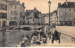 ANNECY - Les Lessiveuses Et Le Palais De L'Ile - Très Bon état - Annecy