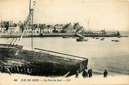 Ile De Sein * Le Port Du Sud * Bateau échoué - Ile De Sein