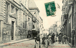 Verdun * La Rue De L'hôtel De Ville , Vue Prise Place Chevert * Villageois - Verdun