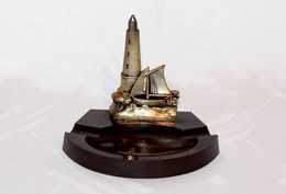 CENDRIER ORFEAR BAKELITE & REGULE  PHARE & VOILIER PARIS ART DECO MADE IN FRANCE       (0507.10) - Other & Unclassified