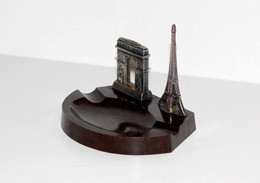 CENDRIER ORFEAR BAKELITE & REGULE - ARC DE TRIOMPHE & TOUR EIFFEL PARIS ART DECO MADE IN FRANCE       (0507.14) - Other & Unclassified