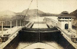 PC PANAMA, PASSING THROUGH THE CANAL, Vintage REAL PHOTO Postcard (b29291) - Panama