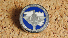 Pin's MATERIEL - CENTRE D'IDENTIFICATION Des MATERIELS De La DEFENSE BRETAGNE - émail à Froid - Fabricant Inconnu - Militaria