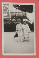 44 LA  BAULE  AOUT 1936 FRANCOISE DITE TOTONNE DEVANT LE CASINO DE LA BAULE DANS LE  ROLE DE PETITE  MARIE DE LOCRONAN - La Baule-Escoublac