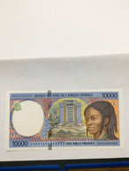 Banque D’états De L’Afrique Central 10000 Francs Legerement Plié - Other