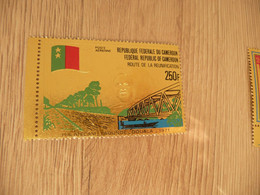 République Fédérale Du Cameroun Timbre Or Gold  Route De La Réunification 1971 - Cameroon (1960-...)