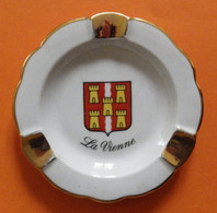 LA VIENNE - Cendrier En Porcelaine De Chauvigny Par Fernand Deshoulières Années 1960 PARFAIT ETAT - Porcelain