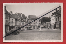 CPSM - Saint Pol Sur Ternoise - Place Du Général Leclerc  (  Renault 4 Cv  ) - Saint Pol Sur Ternoise