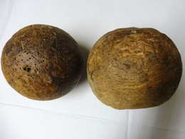 Très Anciennes Boules En Bois ( Origine Jeu De Quille Ou Autre Jeu De Lancer ) Diamètres 10 Et 11cm - Sonstige & Ohne Zuordnung