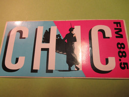 RADIO/ CHIC FM 88.5 / à Coller à L'arrière De La Voiture/ Vers 1970-1980     ACOL189 - Stickers