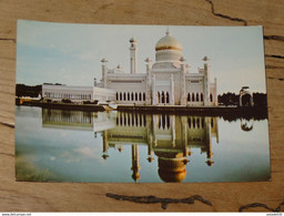 BRUNEI : Masjid Omar Ali Saifunddin  ............ 201101-1423b - Brunei