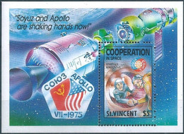 C2183 St Vincent Space Travel Manned Flight Cooperation Astronaut Flag Spacecraft S/S MNH - Amérique Du Nord