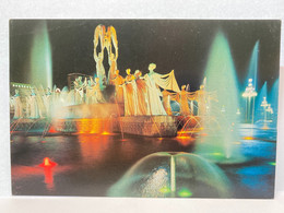 Park With Fountains, Theater, Parque Con Surtidores Ante El Teatro Artístico Mansude., North Korea Pyongyang Postcard - Corée Du Nord