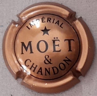 Plaque - Capsule De Muselet - Champagne Moët & Chandon Impérial - Noir Sur Or Rose - Moet Et Chandon