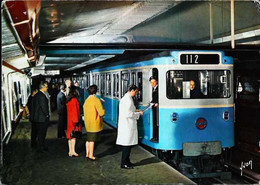 ► 75 - Paris  - LE METRO - Rame Sur Pneumatique En Station - Métro