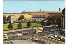 Deutschland - Berlin Tempelhof - Platz Der Luftbrücke - Flughafen - Airport - Cars - Autos VW - Bus - Tempelhof