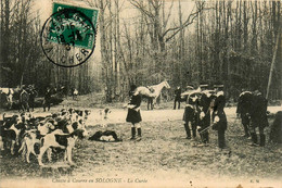 En Sologne * La Chasse à Courre * Vénerie Chasseur Meute De Chiens * La Curée - Autres & Non Classés