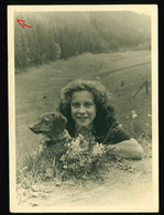 Orig. Foto Portrait Schönes Junges Mädchen Mit Ihrem Hund, Tierliebe, Woman With Little Dog, Animal Love, Dackel - Personnes Anonymes
