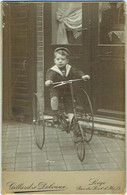 Photo Cabinet. Foto Gillard & Delvaux, Liège.  Enfant Costume Marin Et Vélo-Tricycle. - Anciennes (Av. 1900)