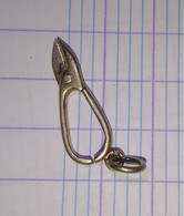 Pendentif Breloque à Système PINCE FORGERON  Argent ?  Ancien  Poinçons 41 - Pendenti