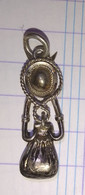 Pendentif Breloque à Système SAC A DOS PIOLETS CORDE CHAPEAU ALPINISME  Argent ? Ancien Poiçon 16 - Pendentifs