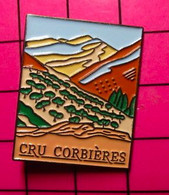 413F Pin's Pins / Beau Et Rare / THEME : BOISSONS / CRU CORBIERES PAYSAGE DU MIDI - Boissons