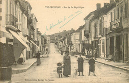 VIC FEZENSAC  Rue De La République - Vic-Fezensac