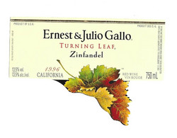 VIN DE CALIFORNIE ETATS UNIS 1996  - ERNEST ET JULIO GALLO TURNING LEAF ZINFANDEL, ETIQUETTE DECOUPAGE FEUILLES DE VIGNE - Etiketten Met Een Ongewone Vorm