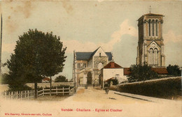 Challans * Rue Et De La Commune Et Vue Sur L'église Et Le Clocher - Challans