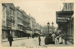Niort * La Rue Victor Hugo * Quincaillerie * Commerces Magasins - Niort