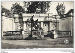 HAYBES - SUR - MEUSE ..-- 08 .  Le Monument Aux Morts . - Givet