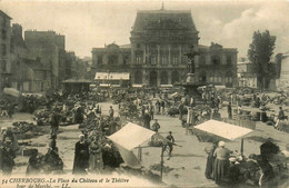 Cherbourg * La Place Du Château Et Le Théâtre * Jour De Marché * Marchands Foire - Cherbourg