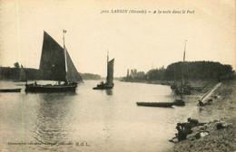 Langon * Péniches * à La Voile Dans Le Port * Bateaux Péniche Barge Chaland Batellerie * Lavoir Laveuses Lavandières - Langon